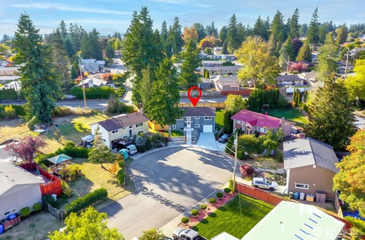 Property Photo:  1103  Vashon Court NE  WA 98059 