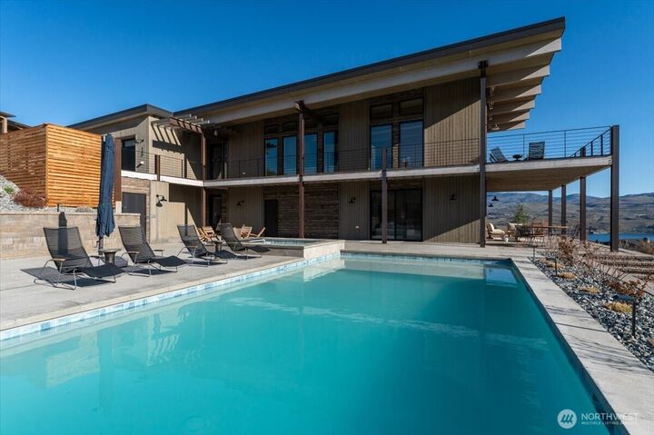 Property Photo:  140  Clos Chevalle Road  WA 98816 