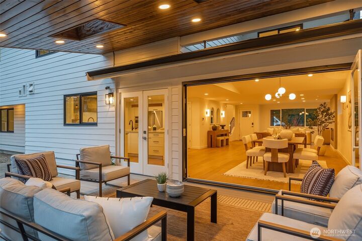 Property Photo:  428  164th Avenue SE  WA 98008 