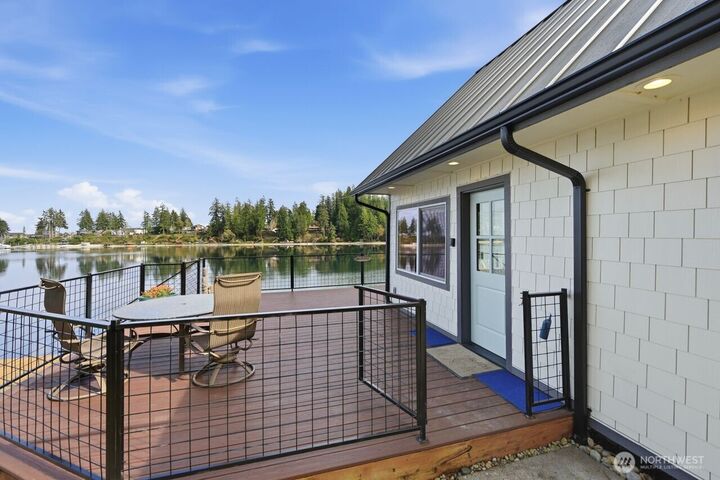 Property Photo:  270 E Grapeview Point Road  WA 98524 