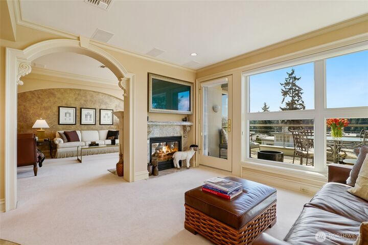 Property Photo:  101  99th Avenue NE 301  WA 98004 