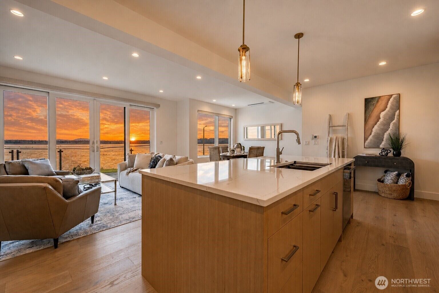 Property Photo:  1557  Mitchell Avenue 2  WA 98230 
