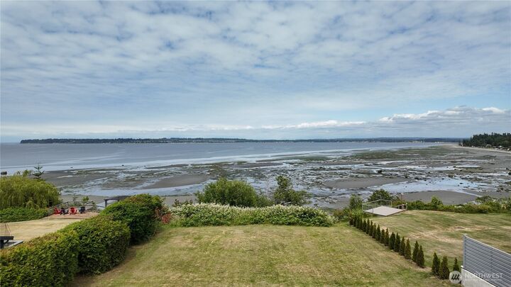 Property Photo:  692 X  Holeman Avenue  WA 98230 