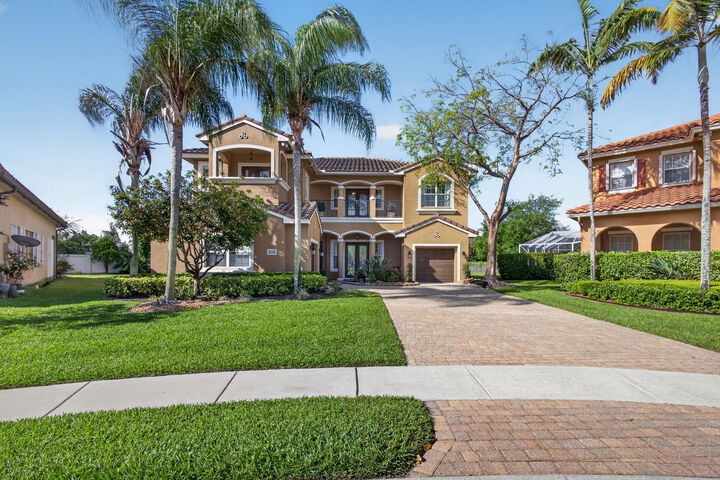 Property Photo: 659 Cresta Circle FL 33413