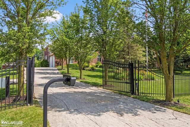 Property Photo:  6120 Evanswood Street  MI 48085 