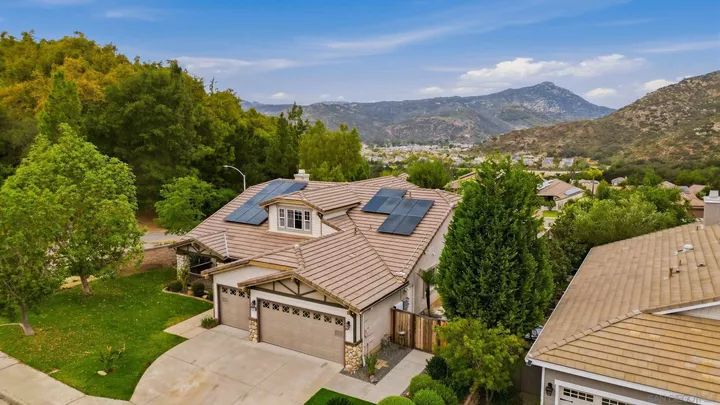 Property Photo:  3204 Meadow Creek  CA 92027 