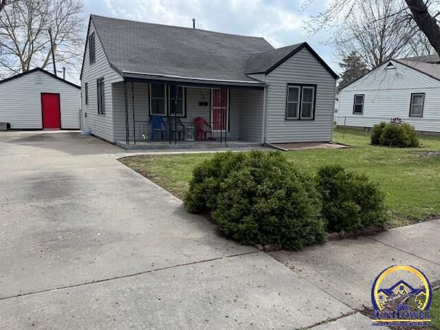Property Photo:  724 NE Kellam Ave  KS 66616 