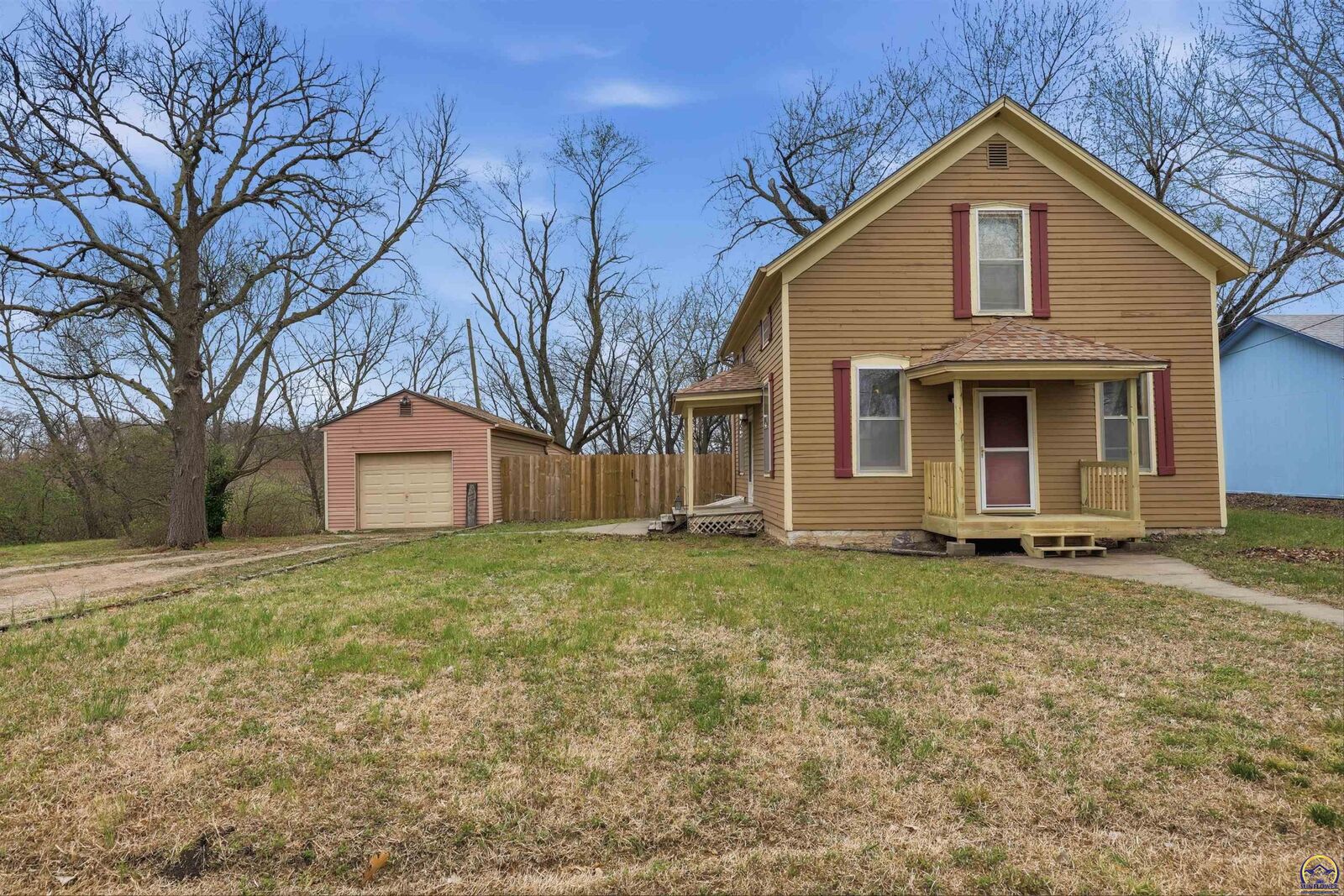 Property Photo:  207 S Shawnee St  KS 66539 