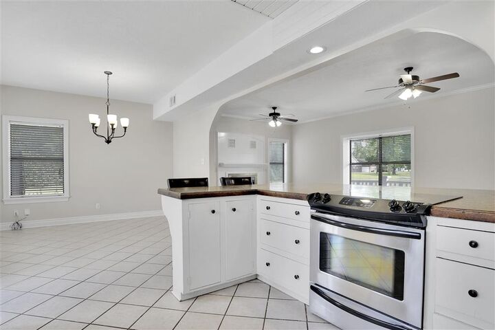 Property Photo:  508 Wildwood Drive  LA 70611 