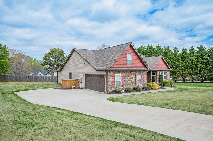 Property Photo: 104 Millstone Dr Drive SC 29322