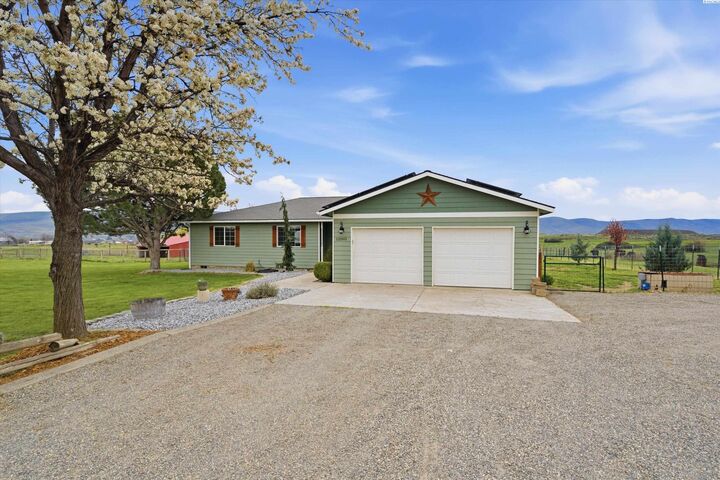 Property Photo: 112503 W King Tull Rd WA 99350