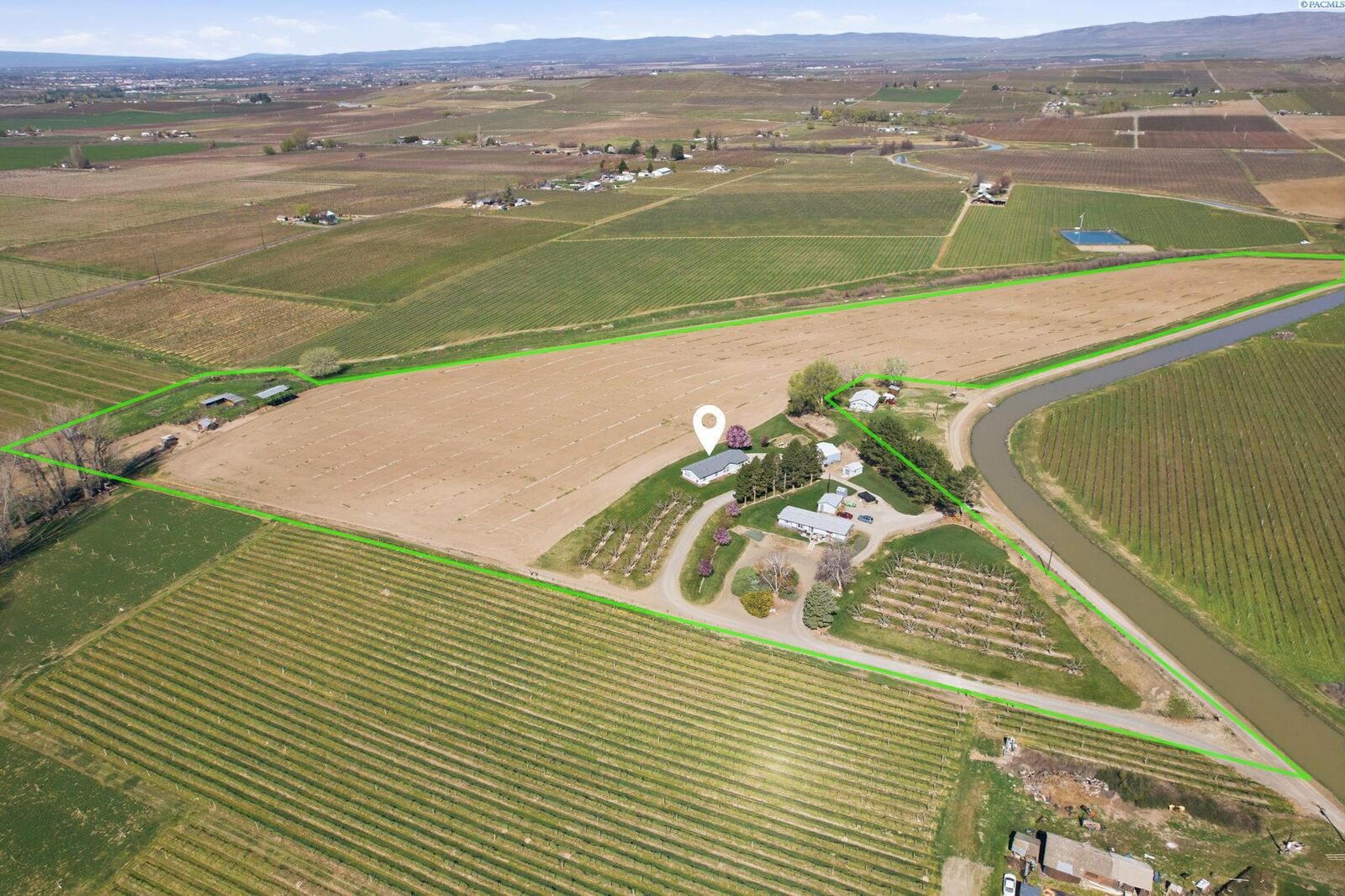 Property Photo:  837 Olmstead Rd  WA 98930 