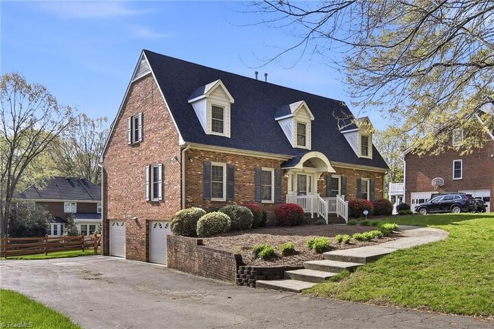 Property Photo:  1011 Greenhurst Road  NC 27104 