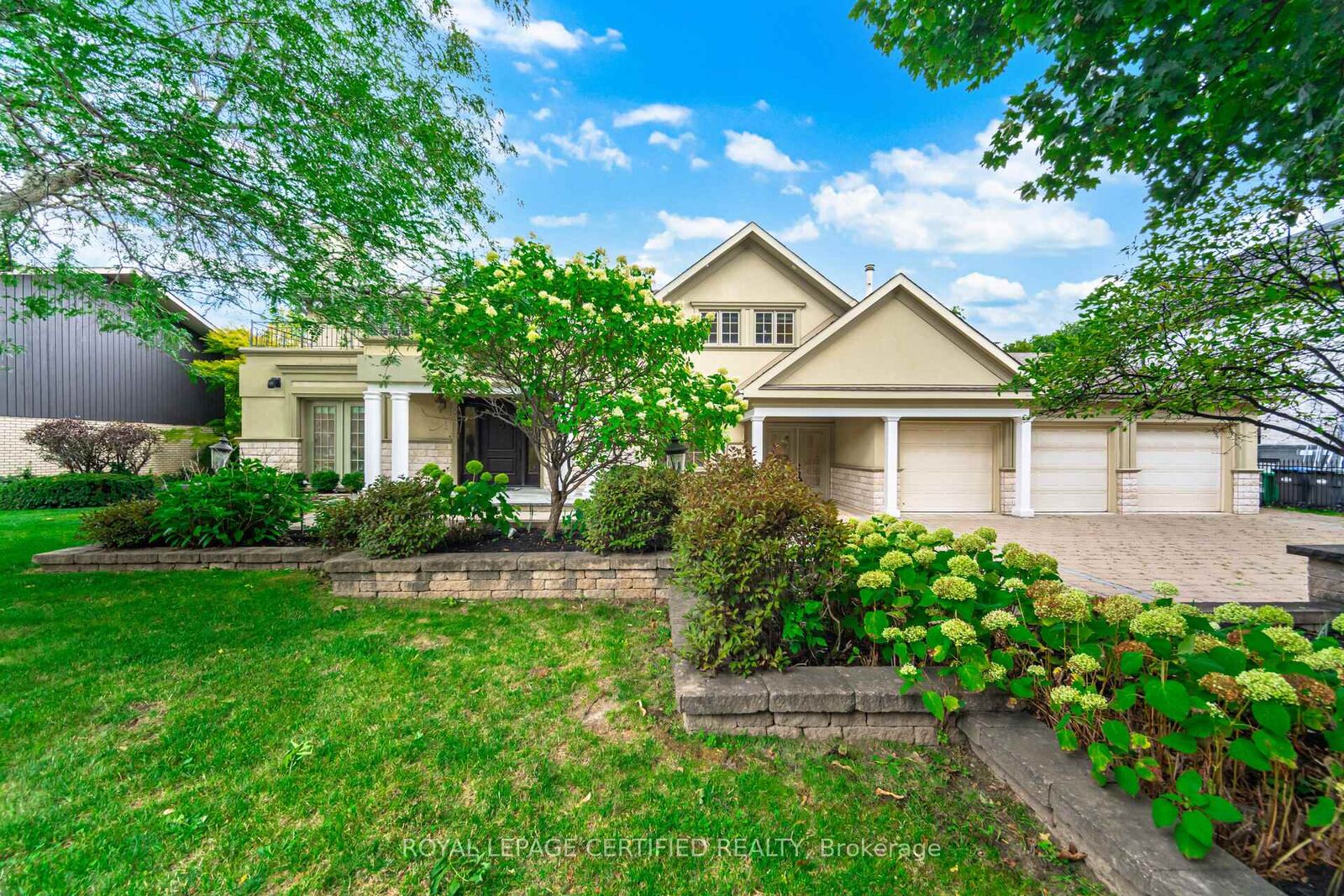 Property Photo: 2197 Courrier Lane ON L5C 1V1