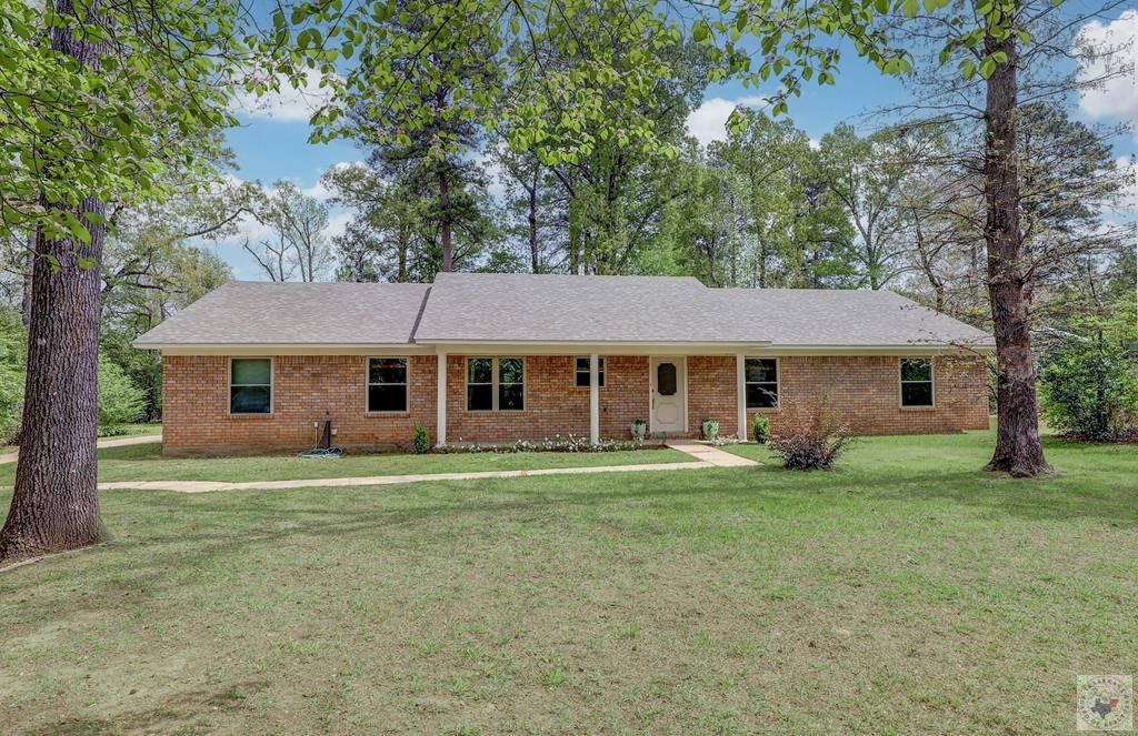 Property Photo:  6401 Sleepy Hollow  TX 75503 