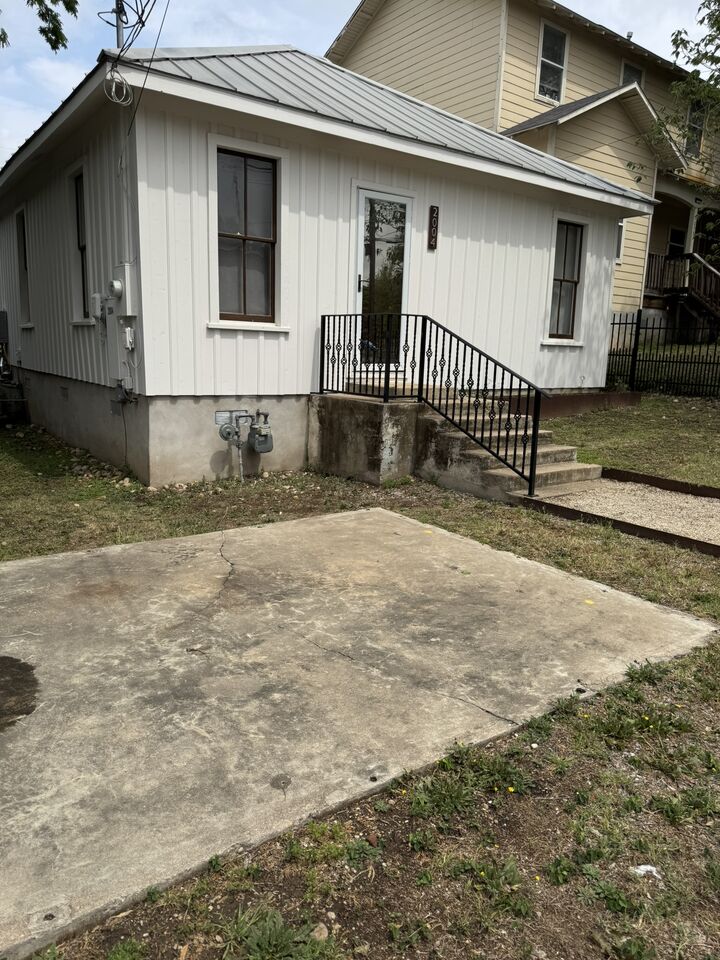 Property Photo:  2004 Rosewood Avenue  TX 78702 