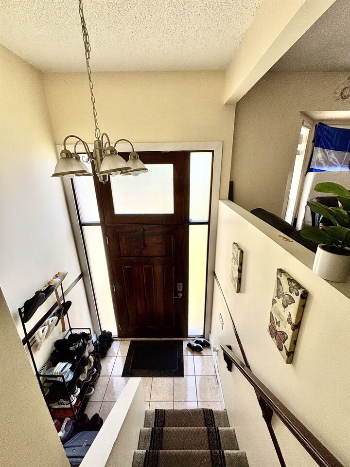 Photo de la propriété: 14863 87A Avenue BC V3S 5X4