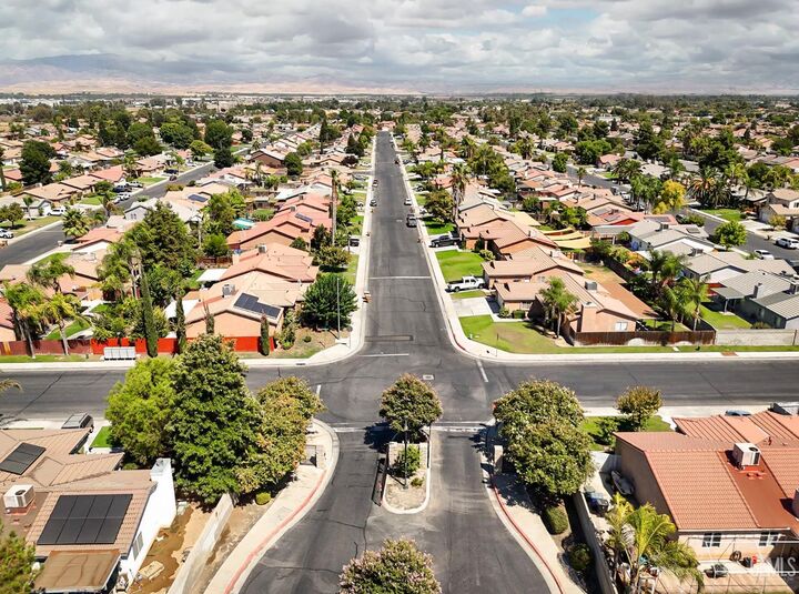 Property Photo:  5504 San Mateo Drive  CA 93307 
