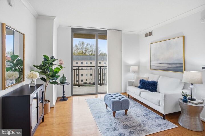 Property Photo: 2220 Fairfax Drive 412 VA 22201