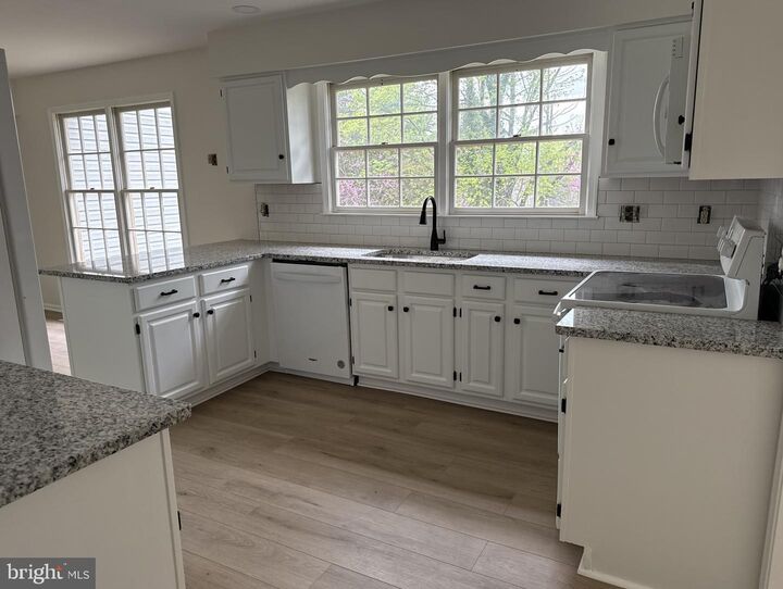 Property Photo:  213 Primavera Circle  VA 20165 