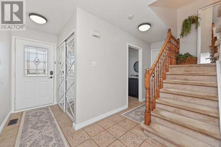 Photo de la propriété:  32 James Lewis Avenue  ON K2S 1K5 