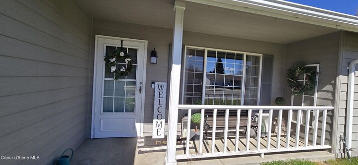 Property Photo:  906 E Glacier Peak Dr  ID 83854 