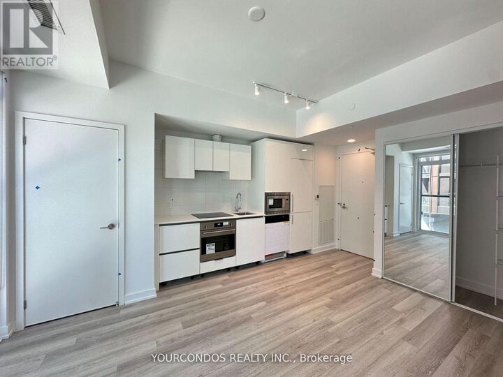 Property Photo:  121 St Patrick Street 1518  ON M5T 0B8 