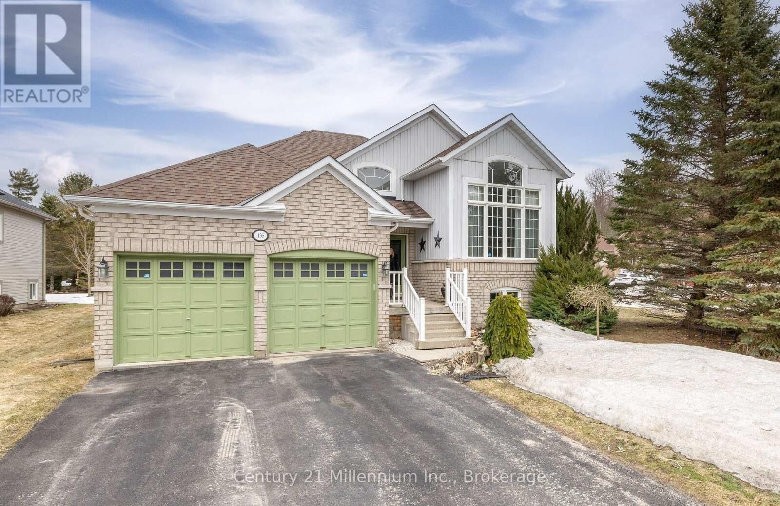 Photo de la propriété:  135 Royal Beech Drive  ON L9Z 2N3 