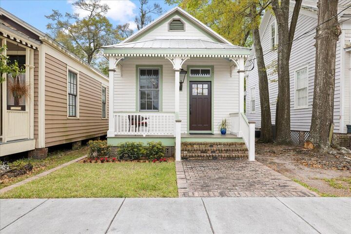 Property Photo:  249 E Intendencia Street  FL 32502 