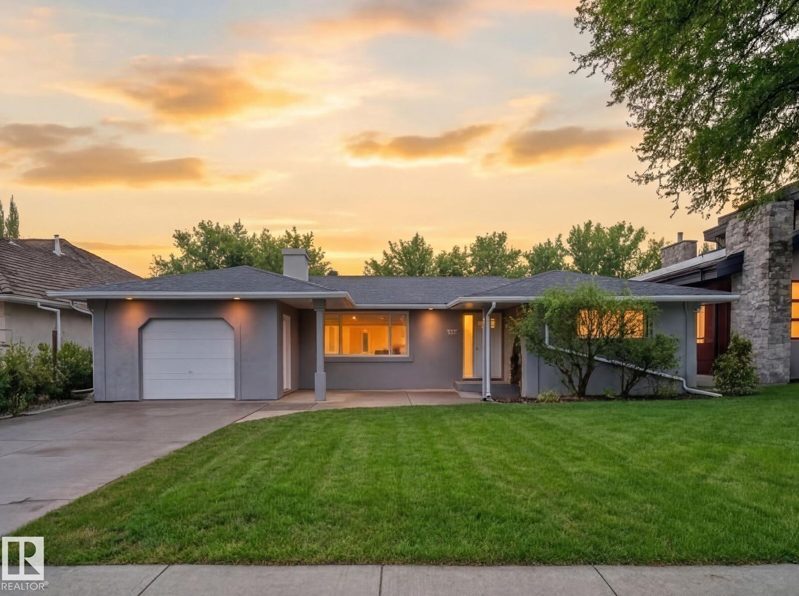 Property Photo:  82 Mission Avenue  AB T8N 1H5 