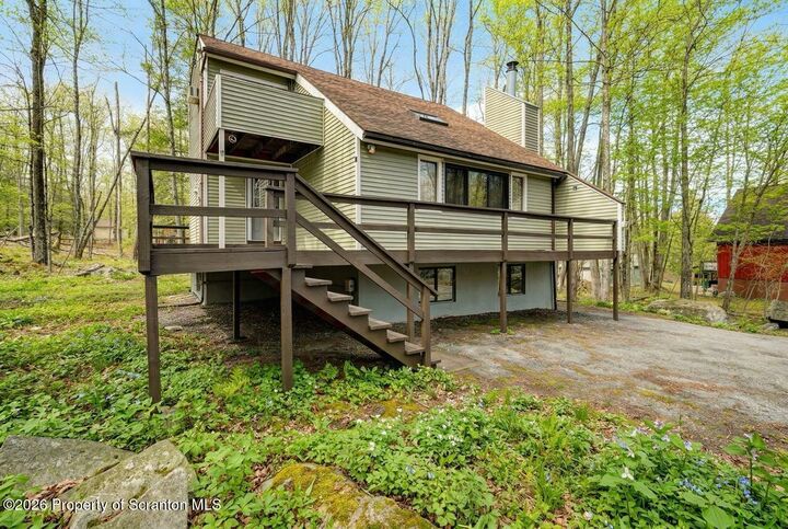 Property Photo:  10 Garden Drive  PA 18436 