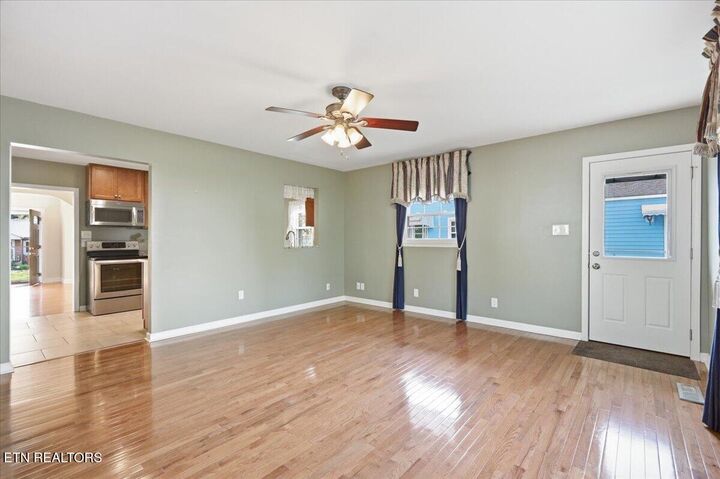 Property Photo:  2445 Kennington Rd  TN 37917 