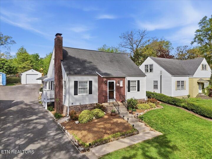 Property Photo: 2445 Kennington Rd TN 37917