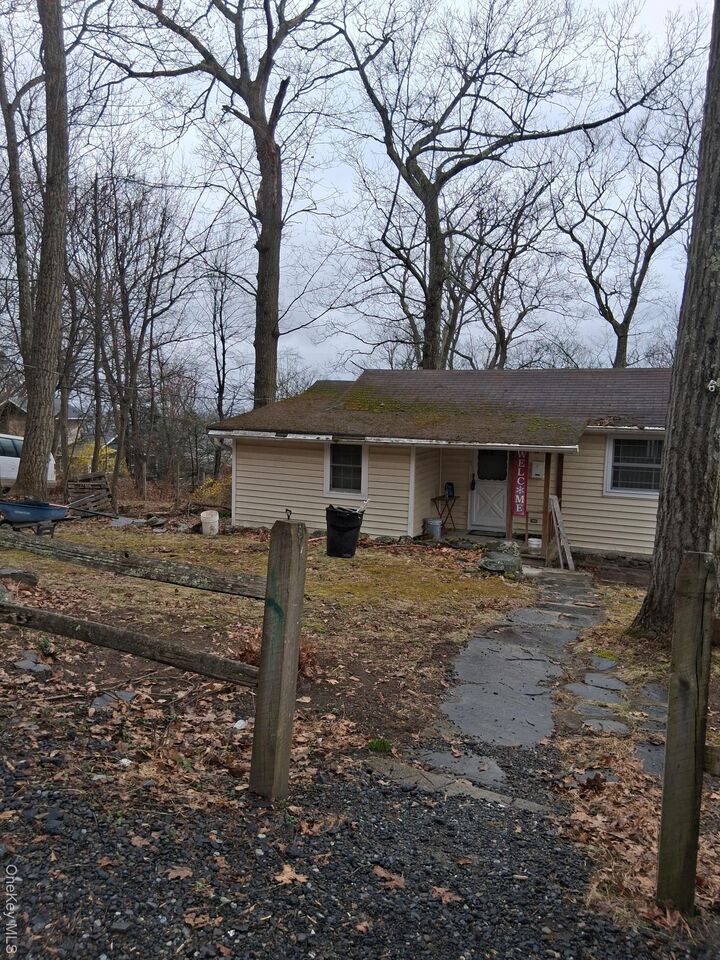 Property Photo:  26 Oakwood Trail S  NY 10950 