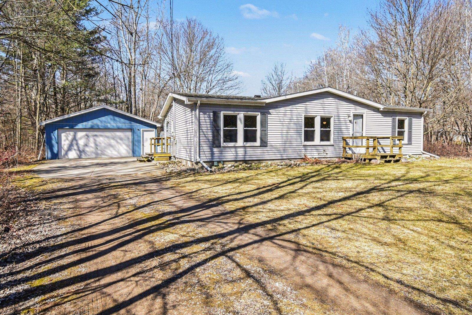 Property Photo: 1811 N Eight Mile MI 48658
