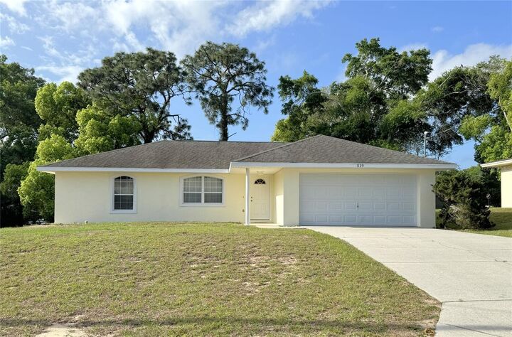 Property Photo: 519 Hemlock Street FL 34452