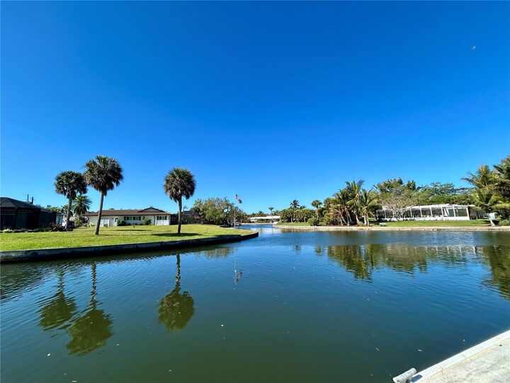 Property Photo:  822 Paradise Way  FL 34242 