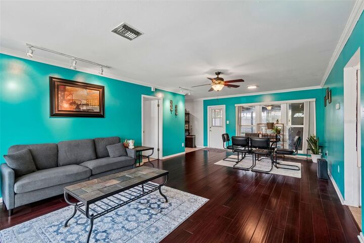 Property Photo: 4519 S Cooper Place FL 33611