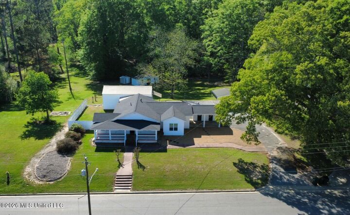 Property Photo: 110 N 8th Avenue MS 39327