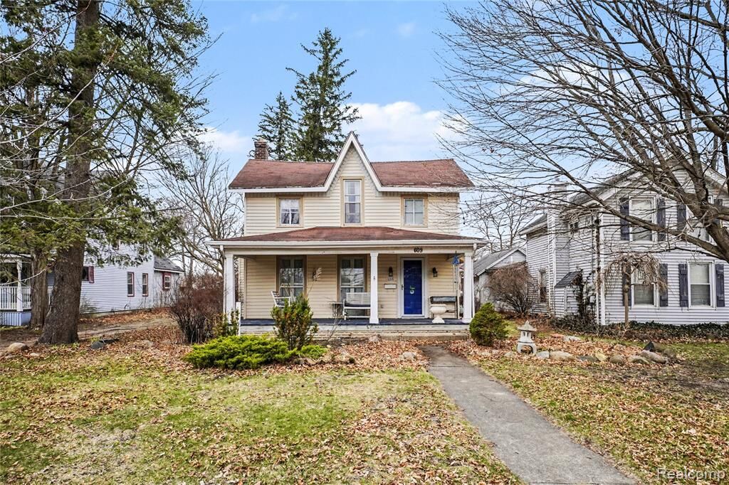Property Photo:  609 Main Street  MI 48430 2137 