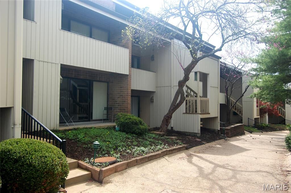 Property Photo:  676 Coeur De Royale Drive B  MO 63141 