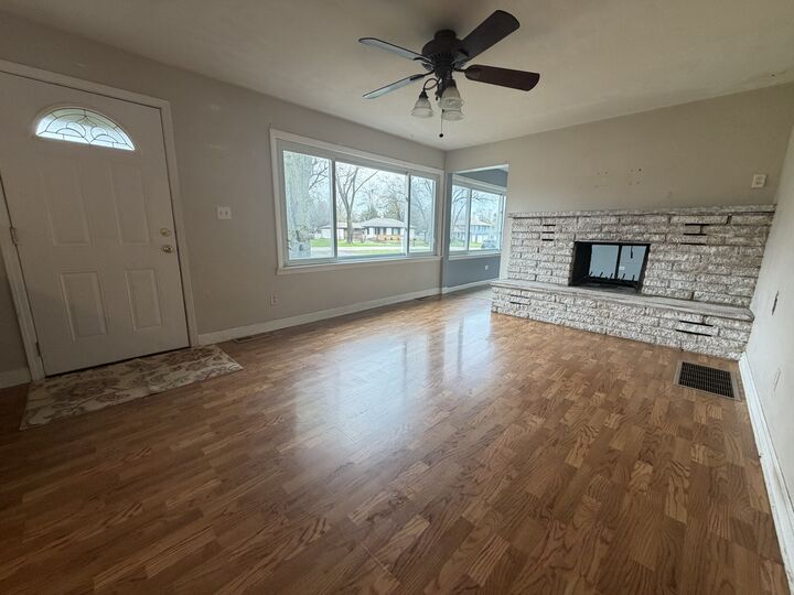 Property Photo:  28W567 Forestview Avenue  IL 60555 