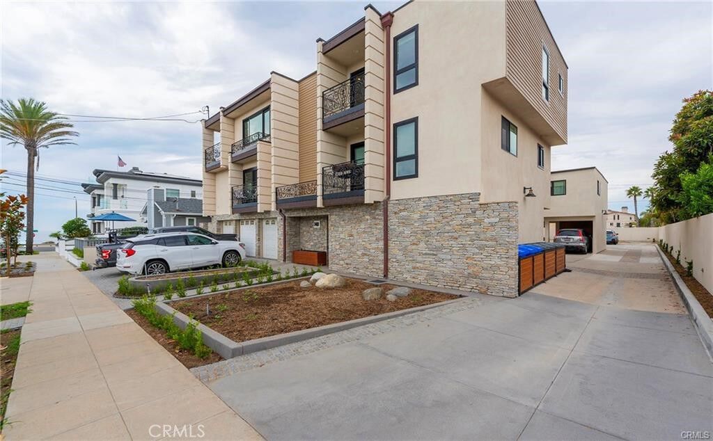 Property Photo: 140 Acacia 11 CA 92008