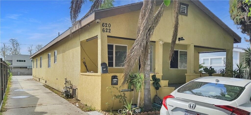 Property Photo:  622 W 91st  CA 90044 