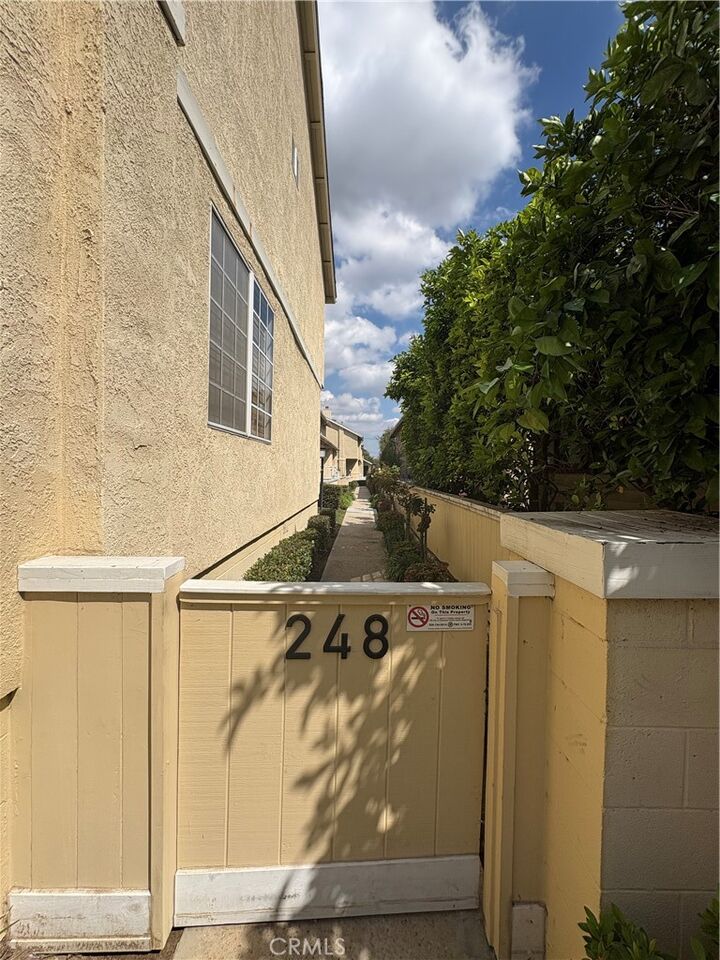 Property Photo:  248 N Mar Vista Avenue 2  CA 91106 