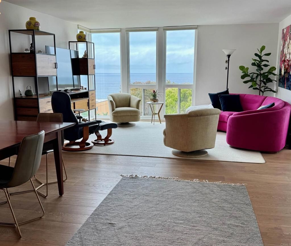 Property Photo: 424 Stratford Court A32 CA 92014