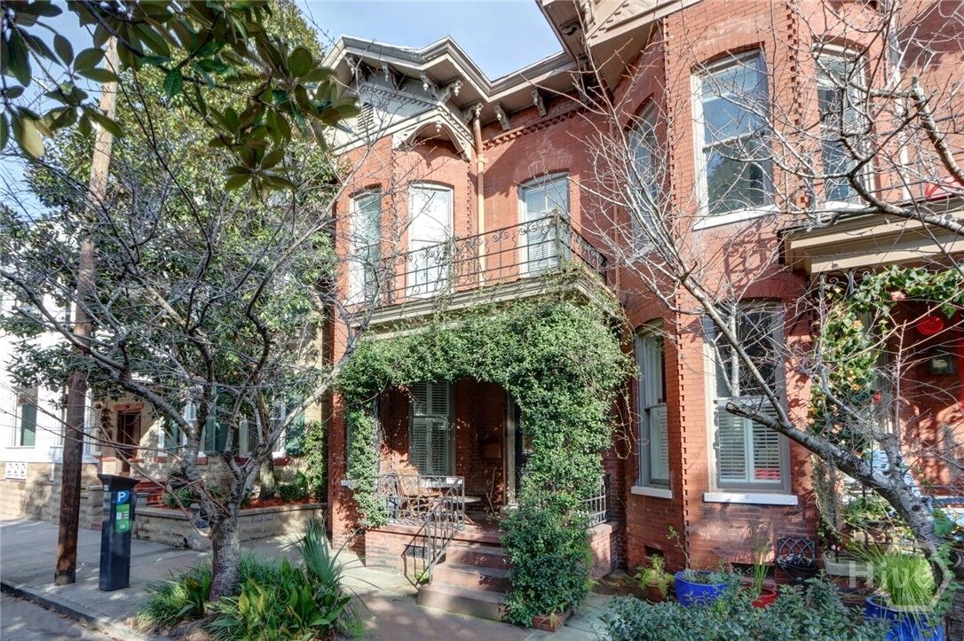 Property Photo:  220 E State Street  GA 31401 