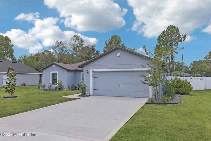 Property Photo: 13 Burton Place FL 32137