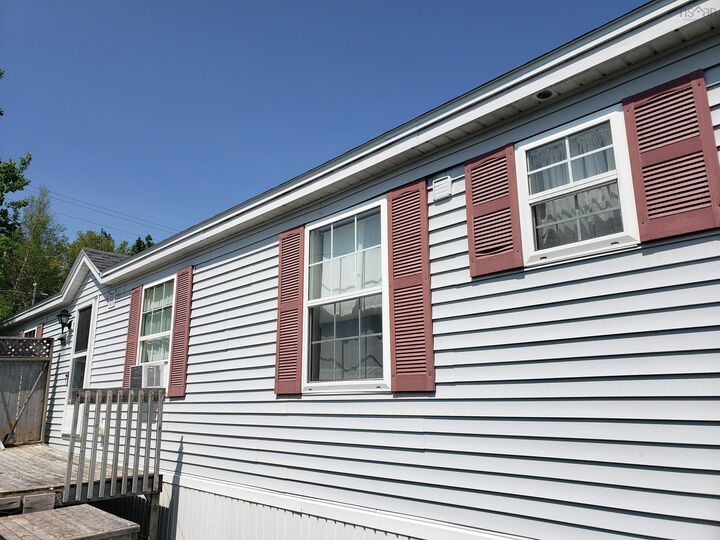 21 Parkwood Avenue — photo 1
