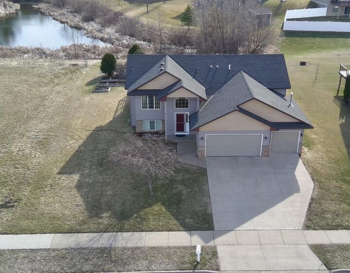 Property Photo: 929 Farmers Ridge Trail MN 56011